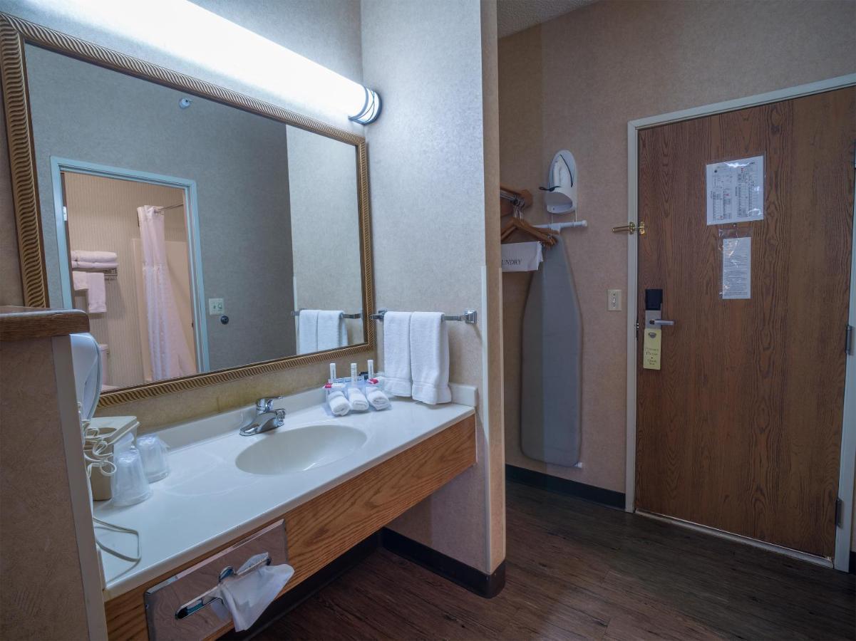 Miles City Hotel Экстерьер фото